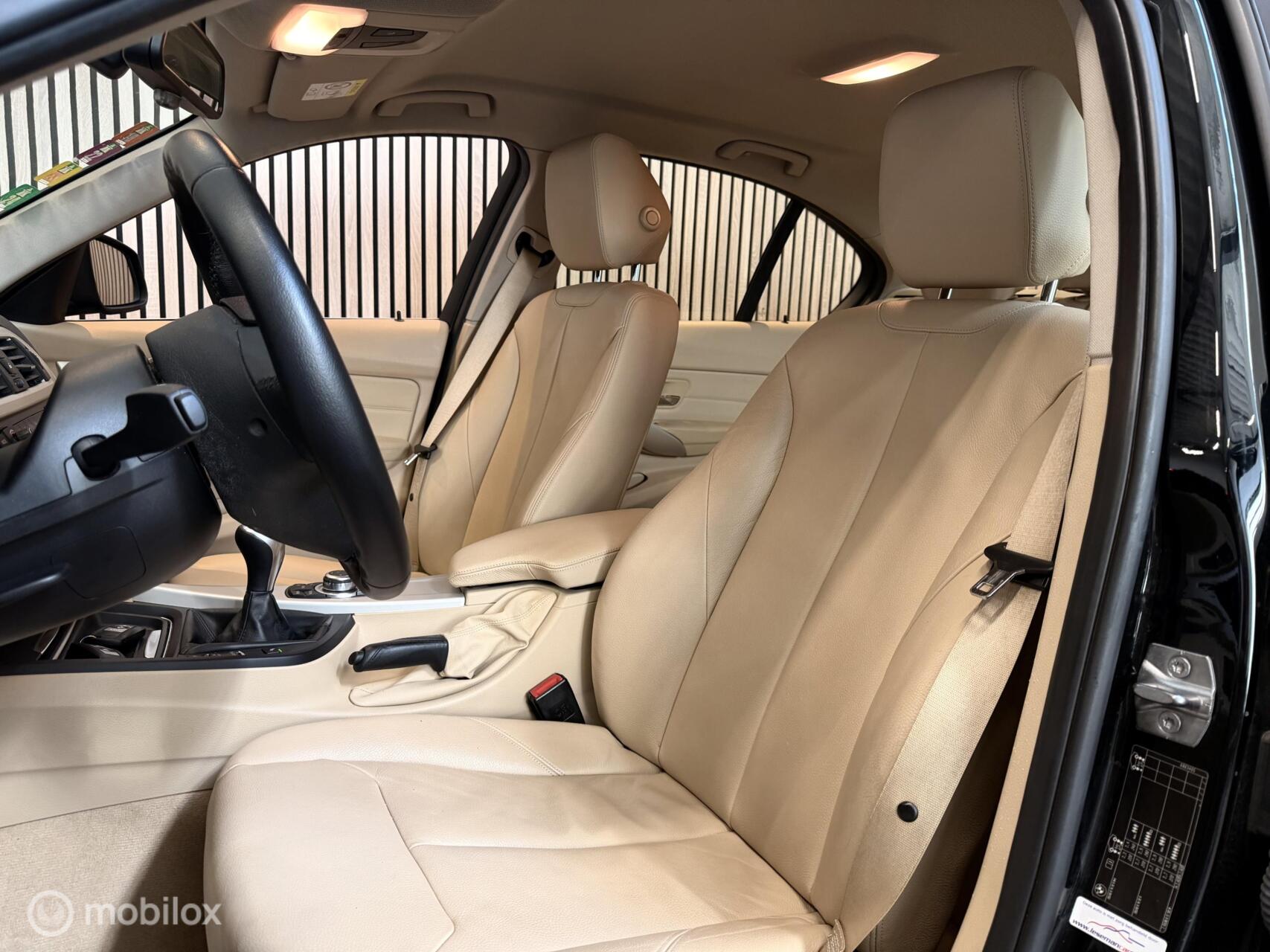 Foto van BMW 320i Ed