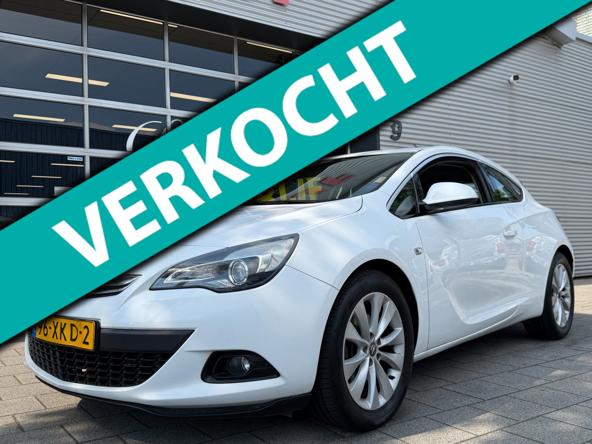 Opel Astra GTC 1.4 Turbo Sport - Navigatie / Apple CarPlay I Airco I Sport velgen I Xenon I PDC I 2012 - voorkant