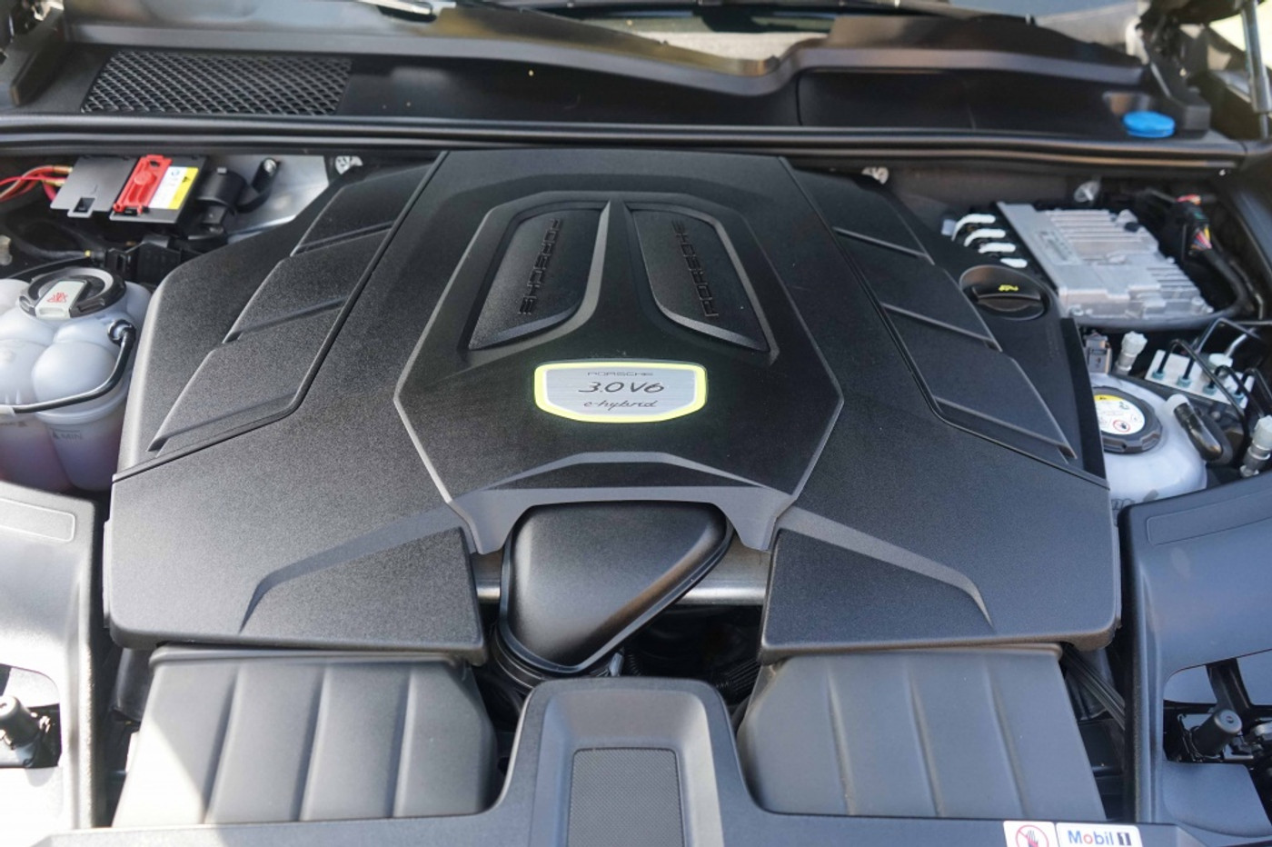 Foto van Porsche Cayenne E-hybrid
