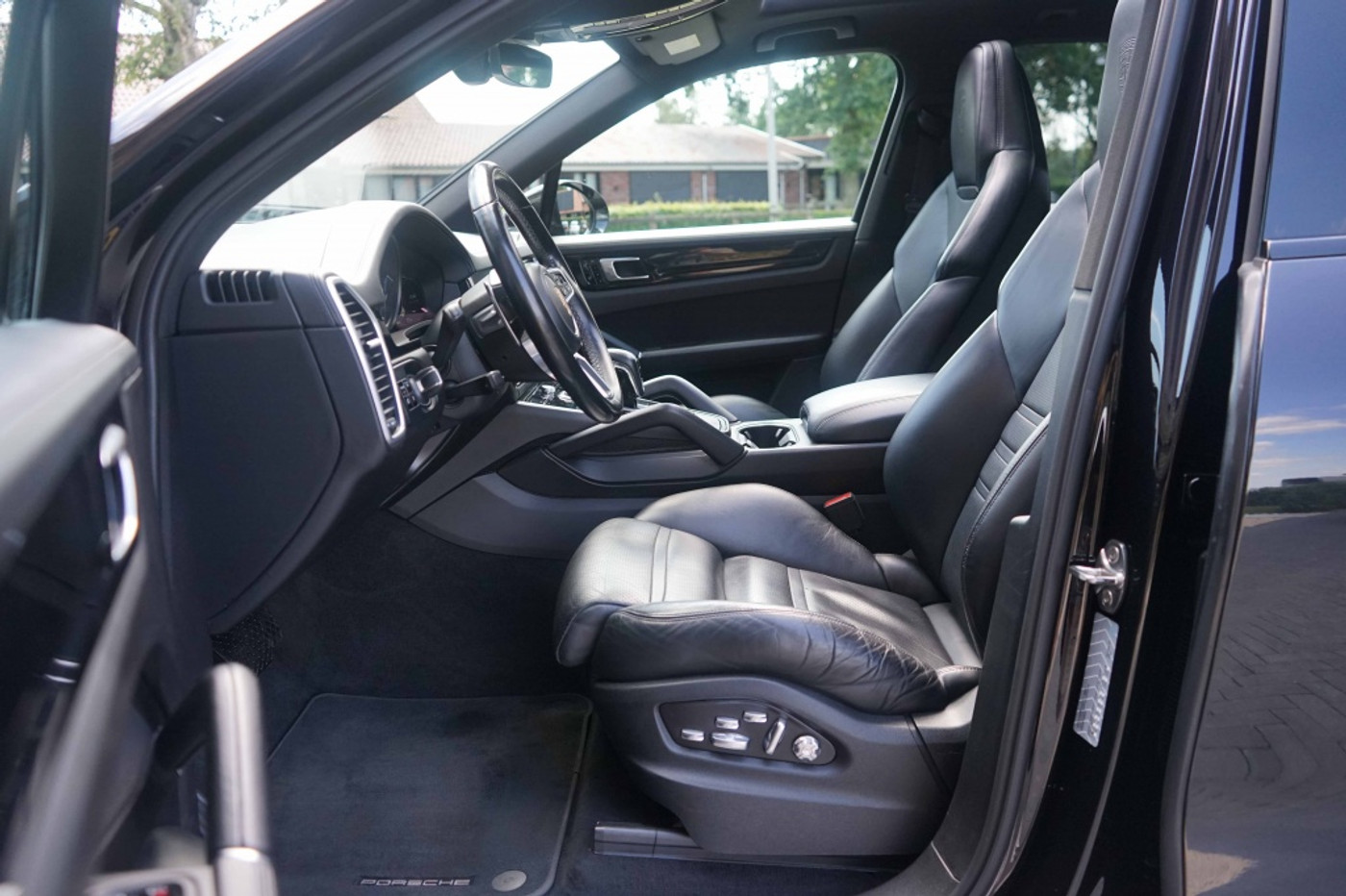 Foto van Porsche Cayenne E-hybrid