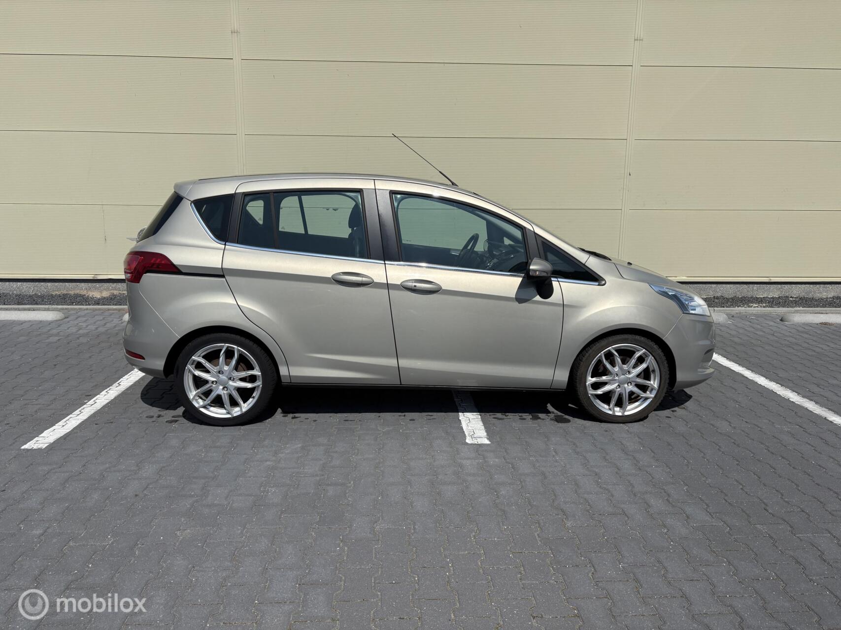 Foto van Ford B-max