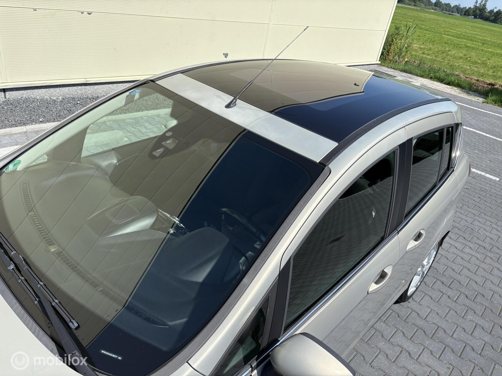 Foto van Ford B-max