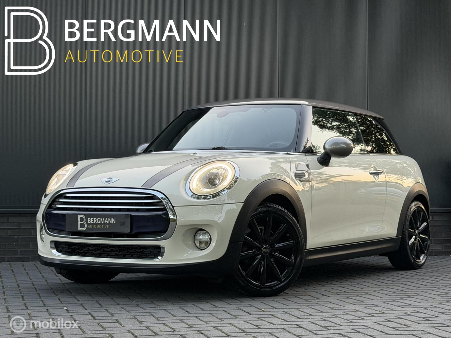Mini Cooper 1.5 Cooper Chili Serious Business 2017 - voorkant