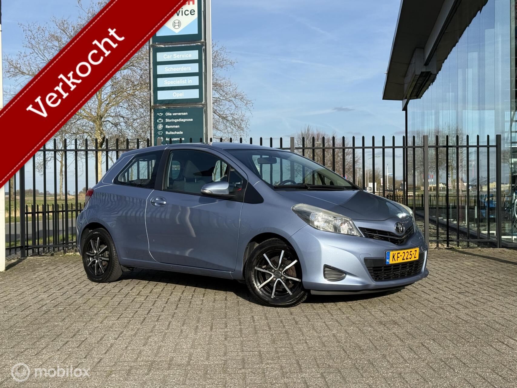 Toyota Toyota Yaris 1.3 VVT-i Dynamic | Automaat | Camera 2012 - voorkant