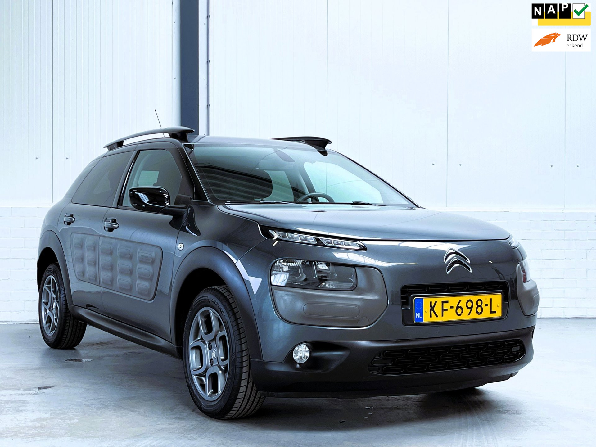 Citroen C4 Cactus 1.2 PureTech Shine|Camera|Automaat 2016 - voorkant