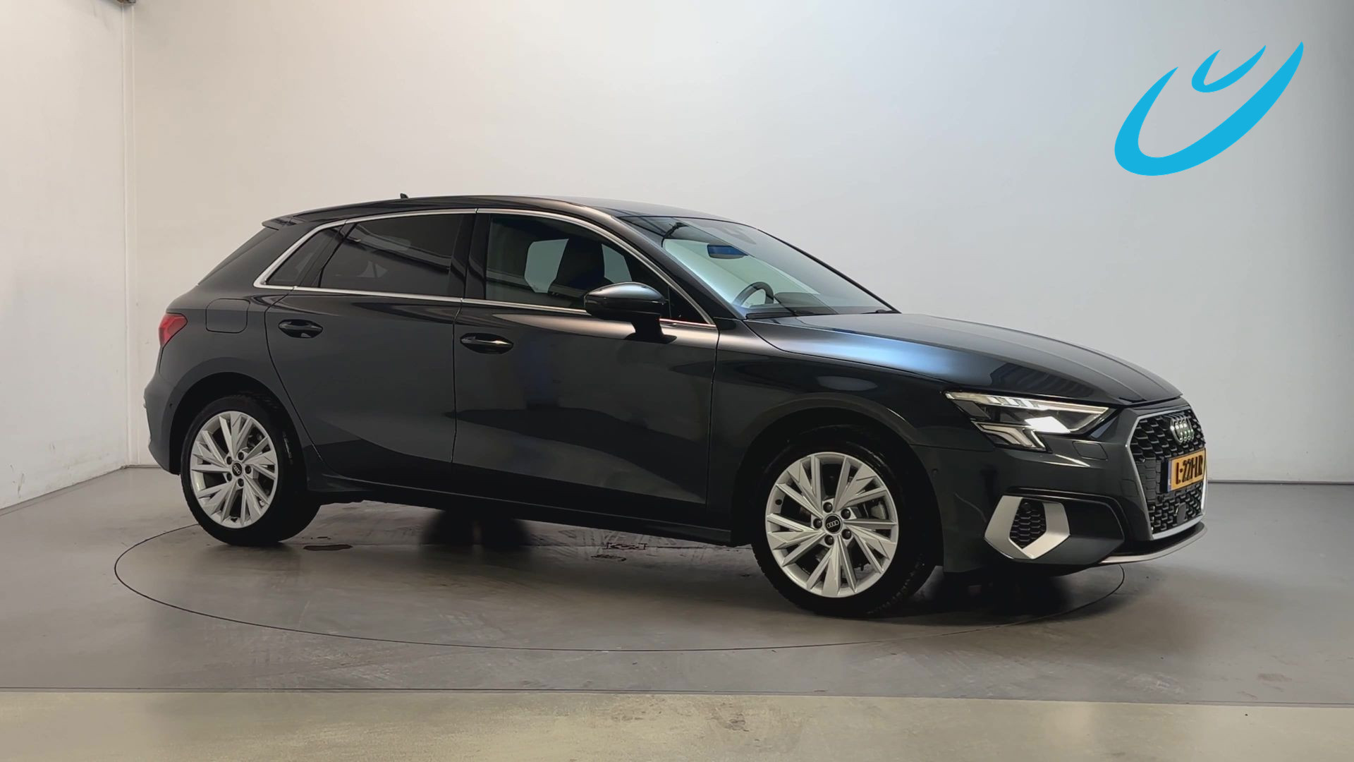 Audi A3 Sportback 30 TFSI Business Edition Navigatie LED Parkeersensoren Virtual Cockpit DAB+ 2021 - voorkant