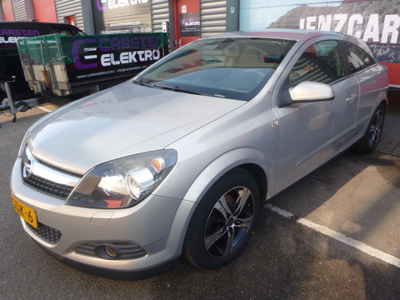 Opel Astra GTC 1.6 Cosmo,cruise,navi,etc. APK7-27 2008 - voorkant