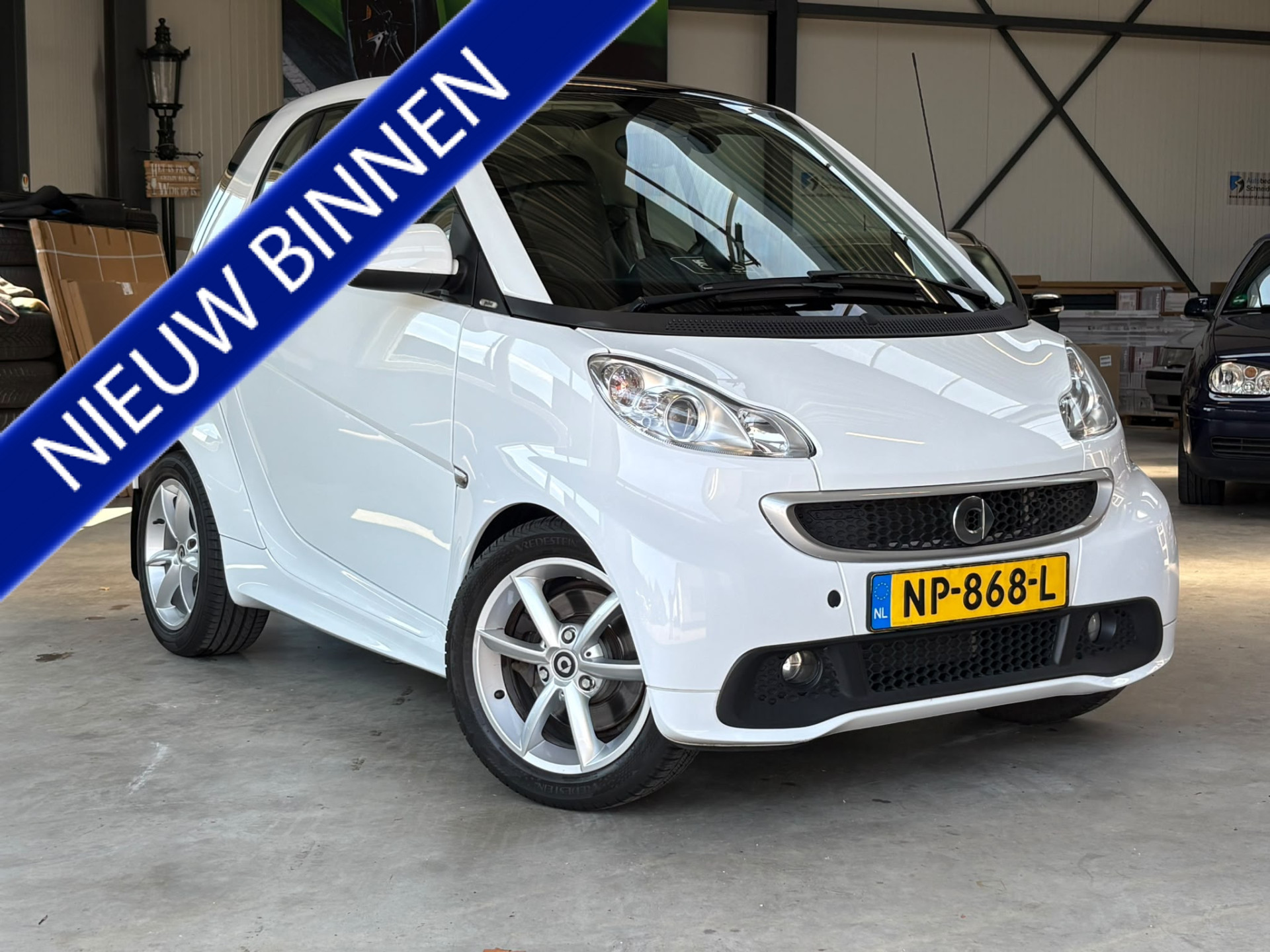 Smart Fortwo Coupe MHD 1.0 mhd Edition White Airco Panorama Dealer. O.H. 2013 - voorkant