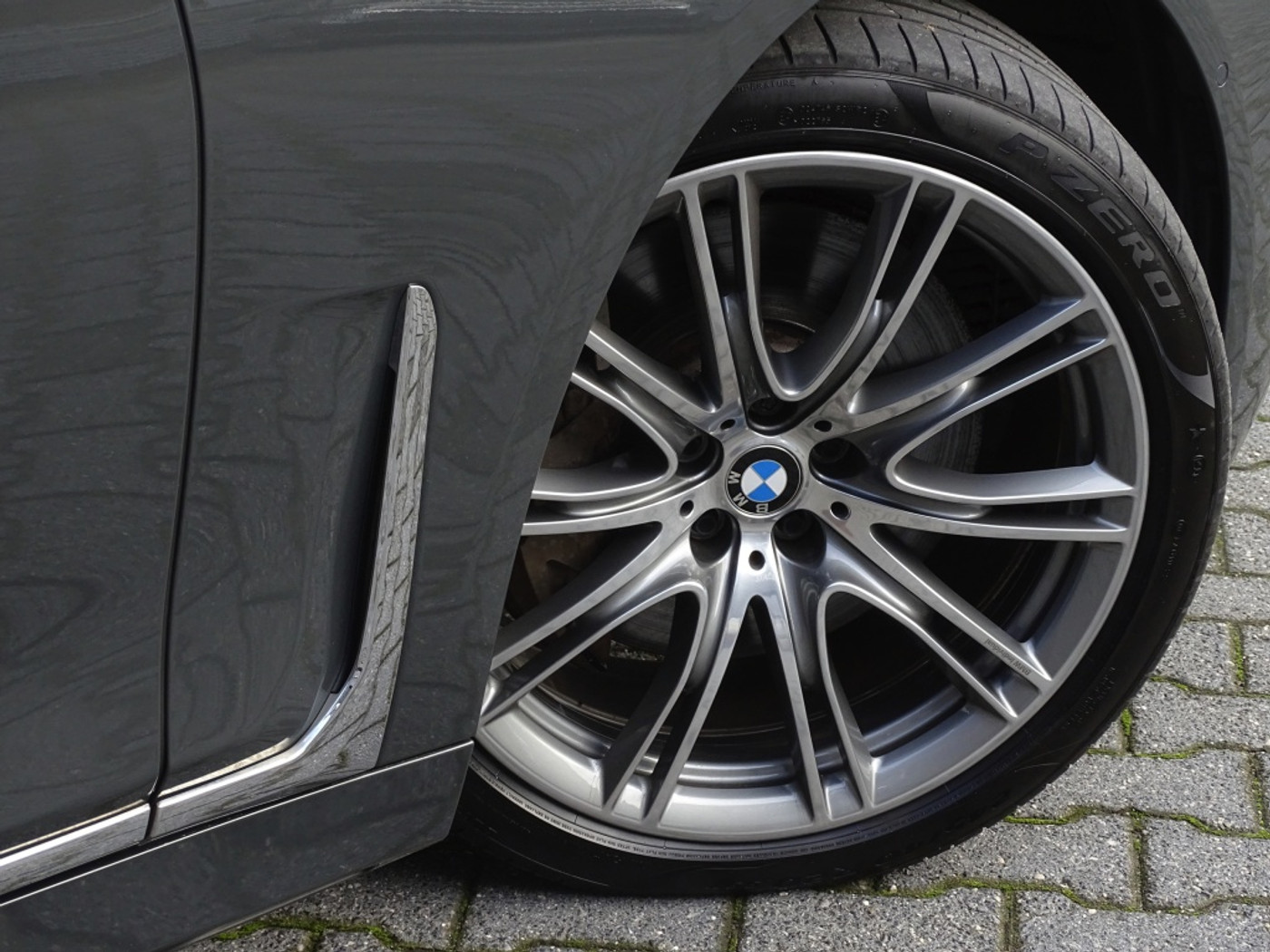 Foto van BMW 745e