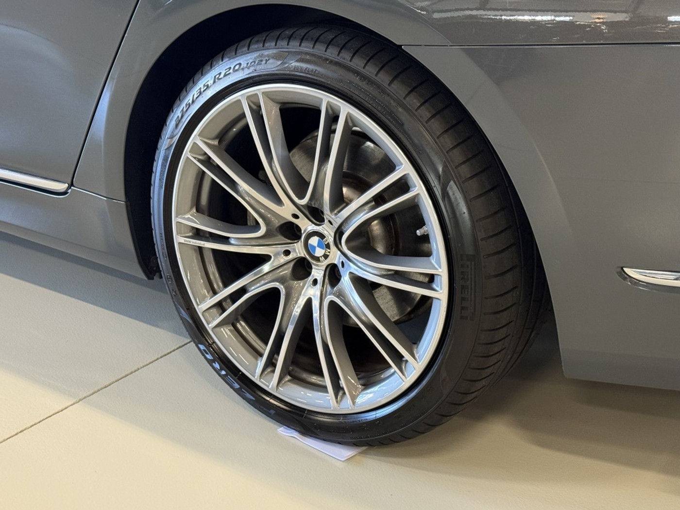 Foto van BMW 745e