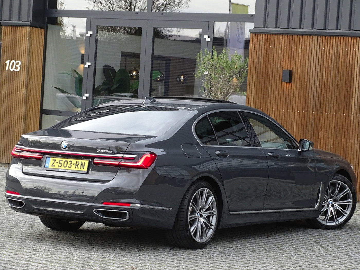 Foto van BMW 745e