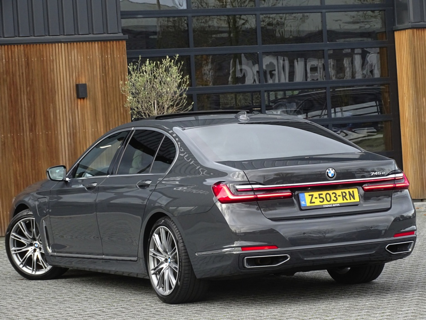Foto van BMW 745e