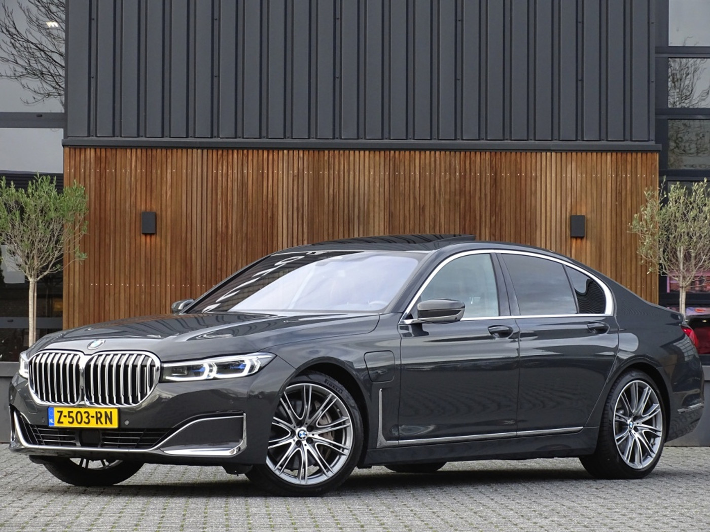 BMW 745e 745e 394PK M- Individual VIP / massage / 360° / 4-wielbesturing 2019 - voorkant