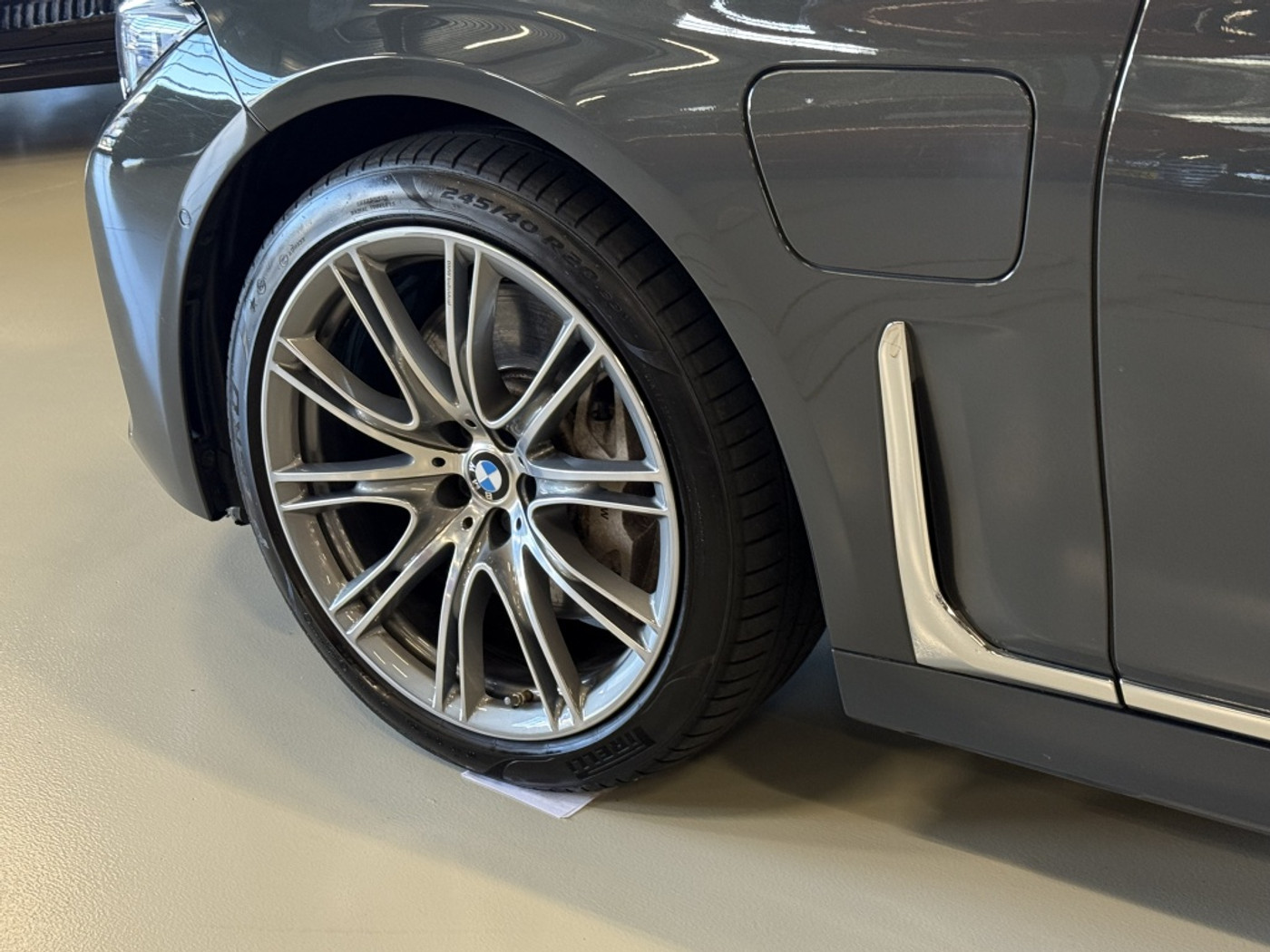 Foto van BMW 745e