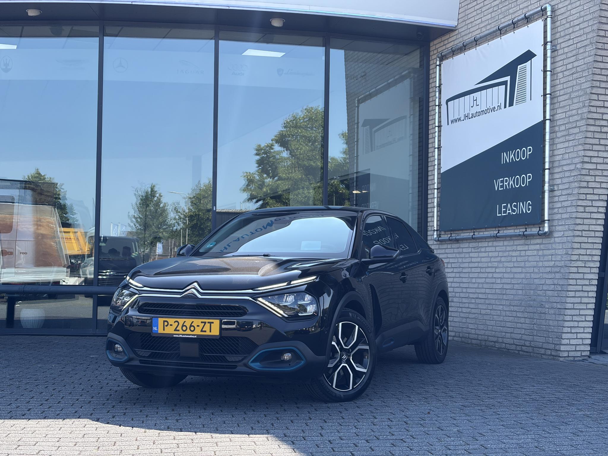 Citroen E-c4 Shine 50 kWh*PANO*ACC*LED*VOORRUITVERW.*LEER*CAM* 2022 - voorkant