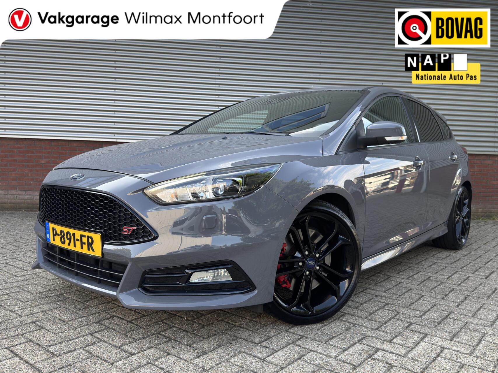 Ford Focus 2.0 ST|Keyless|Camera|Sony|Winterpack|Stealth Grey| 2016 - voorkant