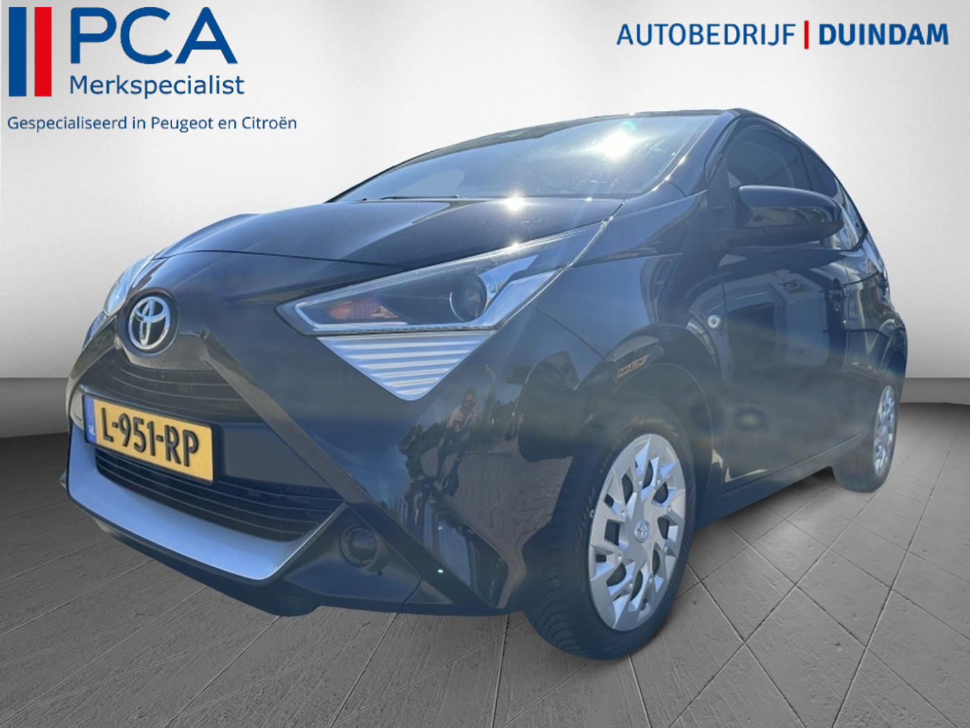 Toyota Toyota Aygo 1.0  x-play | CarPlay | Camera | 1e Eigenaar | 2019 - voorkant