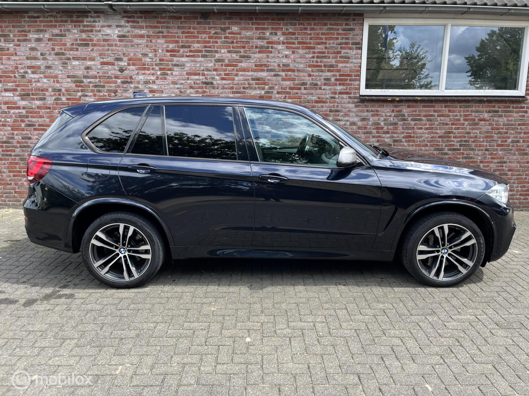 Foto van BMW X5 M50d