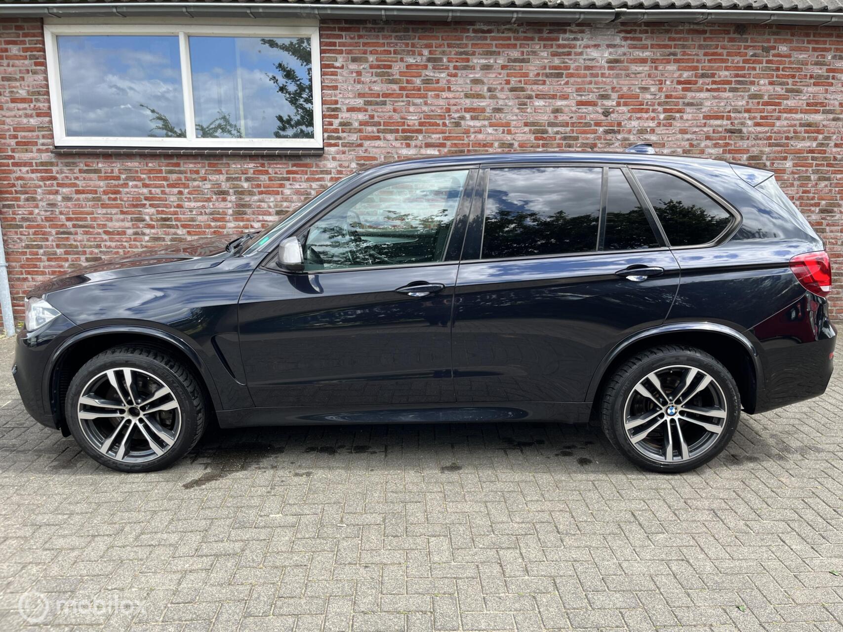 Foto van BMW X5 M50d