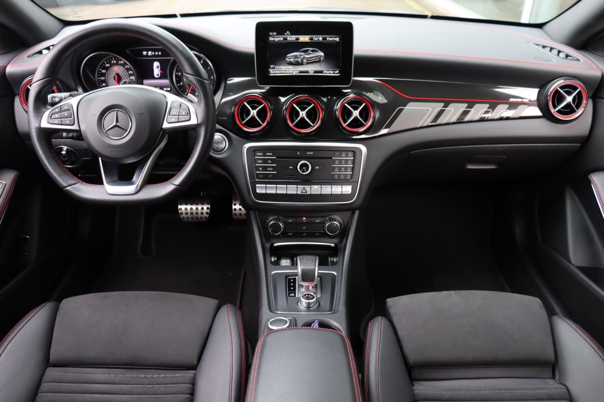 Foto van Mercedes-Benz AMG Cla 45