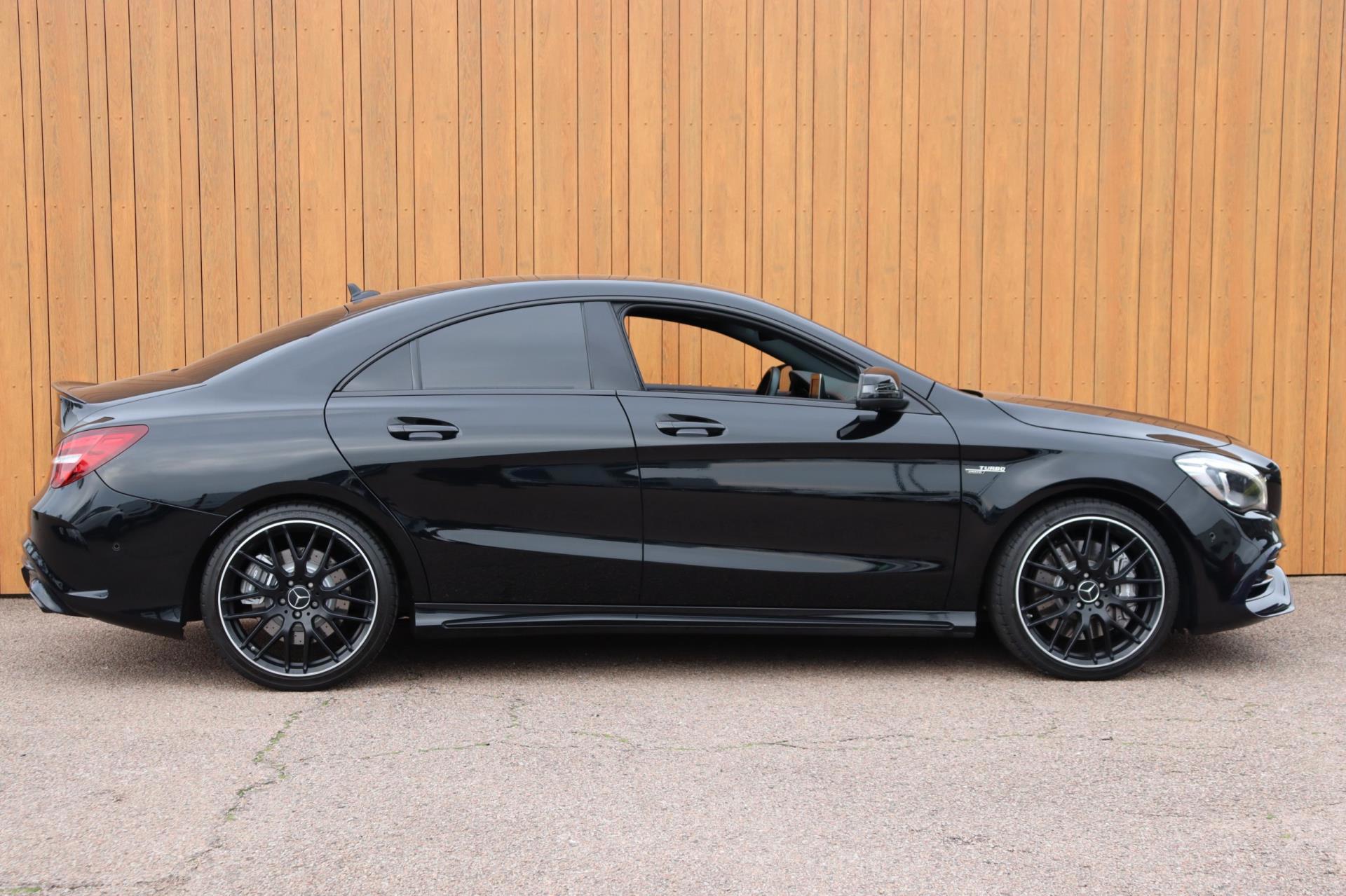 Foto van Mercedes-Benz AMG Cla 45