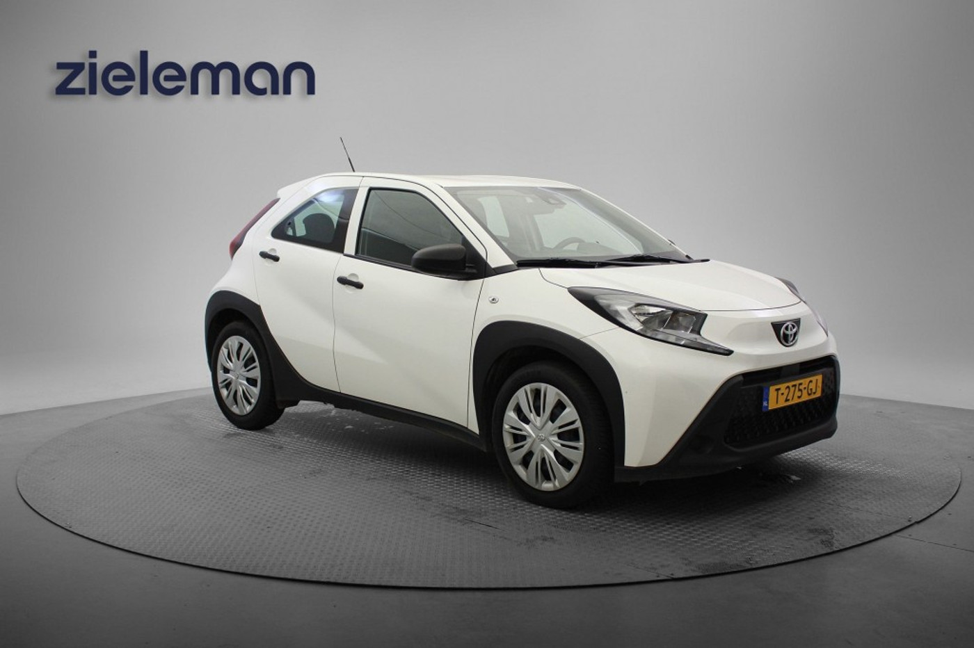 Toyota Toyota Aygo X 1.0 VVT-i MT - Carplay, adaptive Cruise, Airco 2023 - voorkant