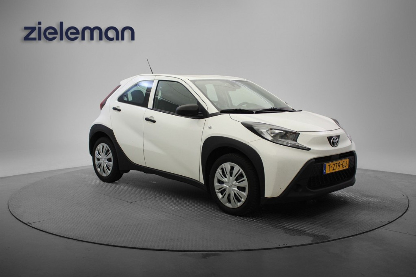 Toyota Toyota Aygo X 1.0 VVT-i MT - Carplay, adaptive Cruise, Airco 2023 - voorkant
