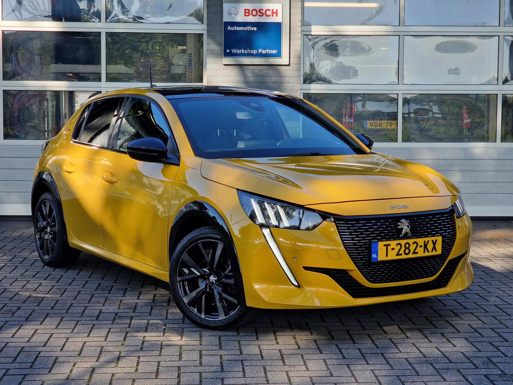 Peugeot 208 1.2 PureTech GT|Pano|LED|Cruise|Clima|360'Camera|17-inch| 2023 - voorkant