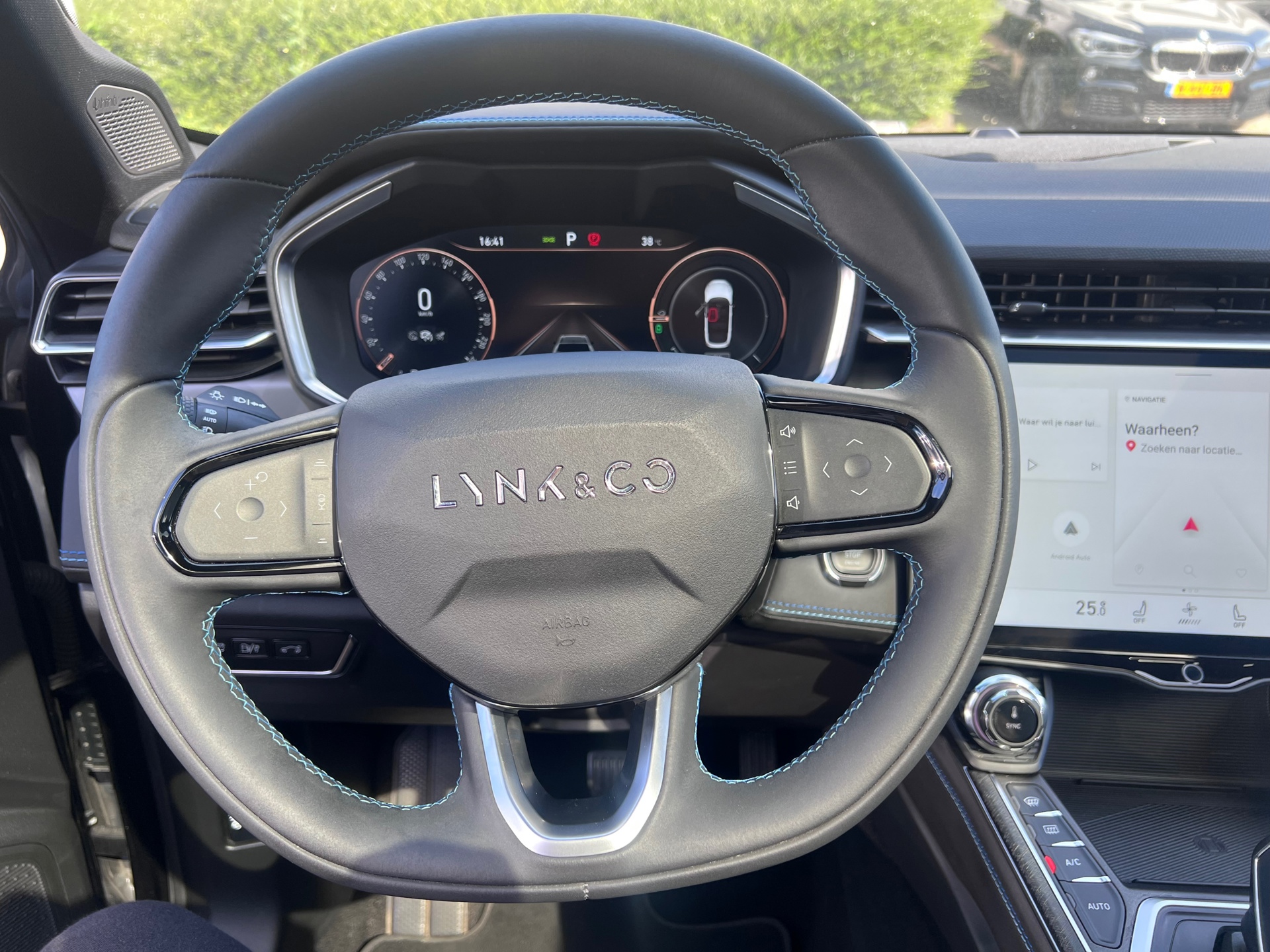 Foto van Lynk&co LYNK & Co 01