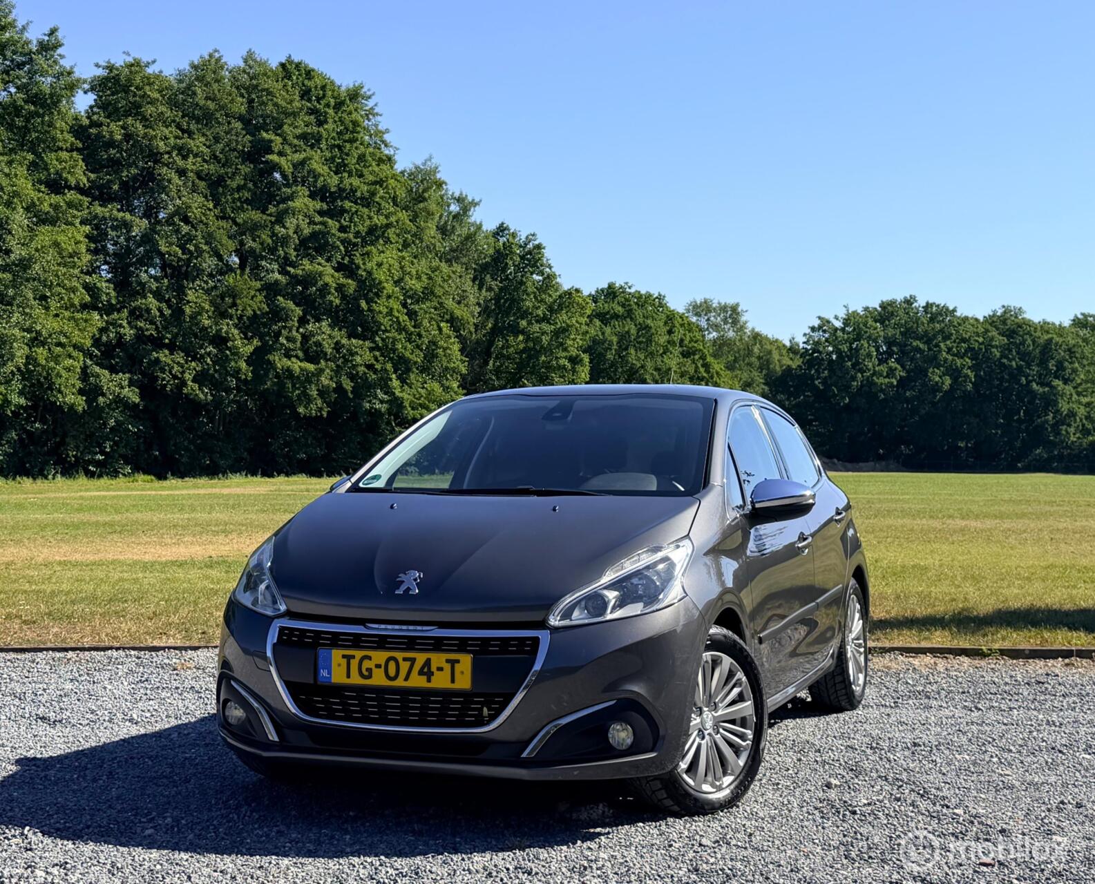 Peugeot 208 1.2 PureTech Blue Lease Executive *Airco* 2018 - voorkant