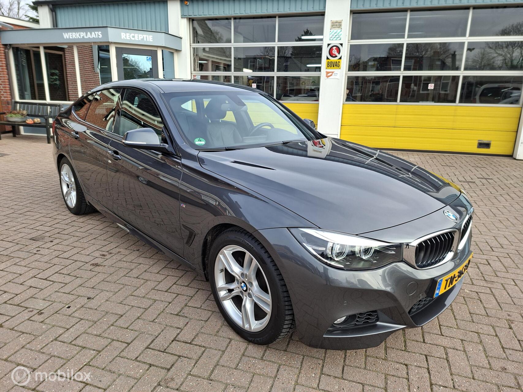 BMW 3-serie Gran Turismo 320i Executive GT Met M pakket 2018 - voorkant
