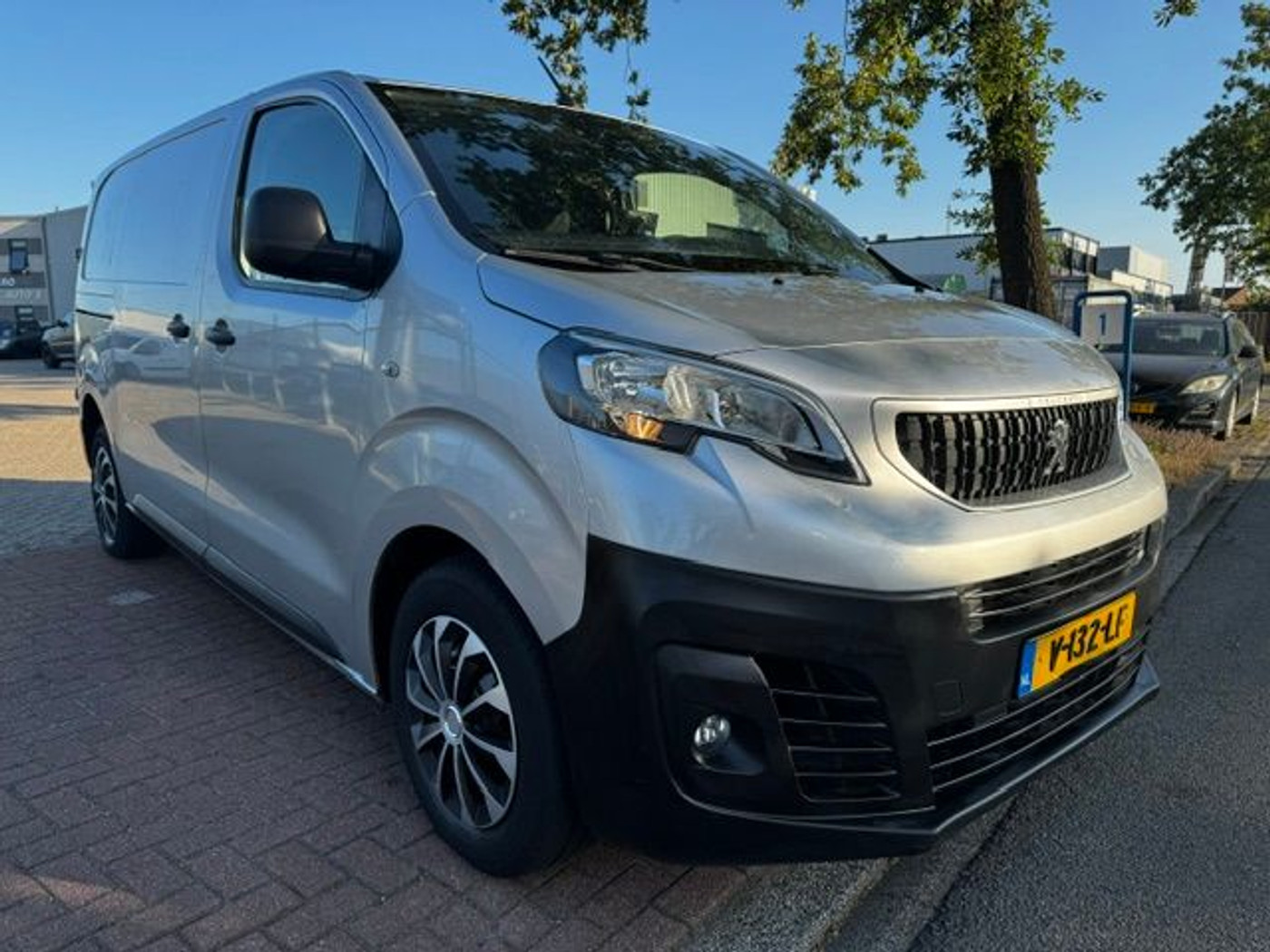 Peugeot Expert 2.0 BlueHDI 120 Premium L2 Euro 6 2018 - voorkant