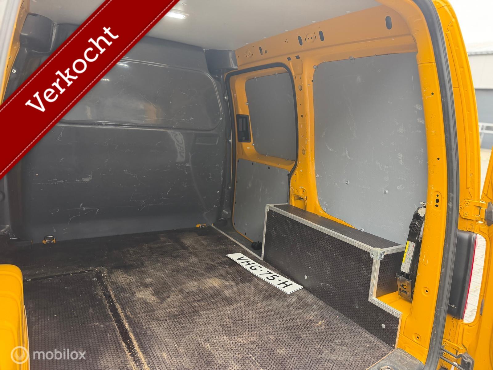 Foto van Volkswagen Caddy Modified Partition Wall