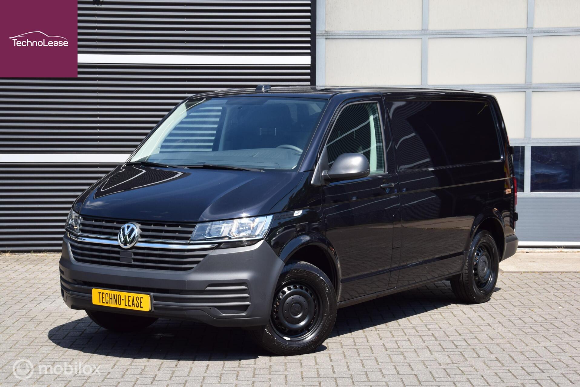 Volkswagen Transporter 2.0 TDI L1H1 26 Economy Business 2022 - voorkant