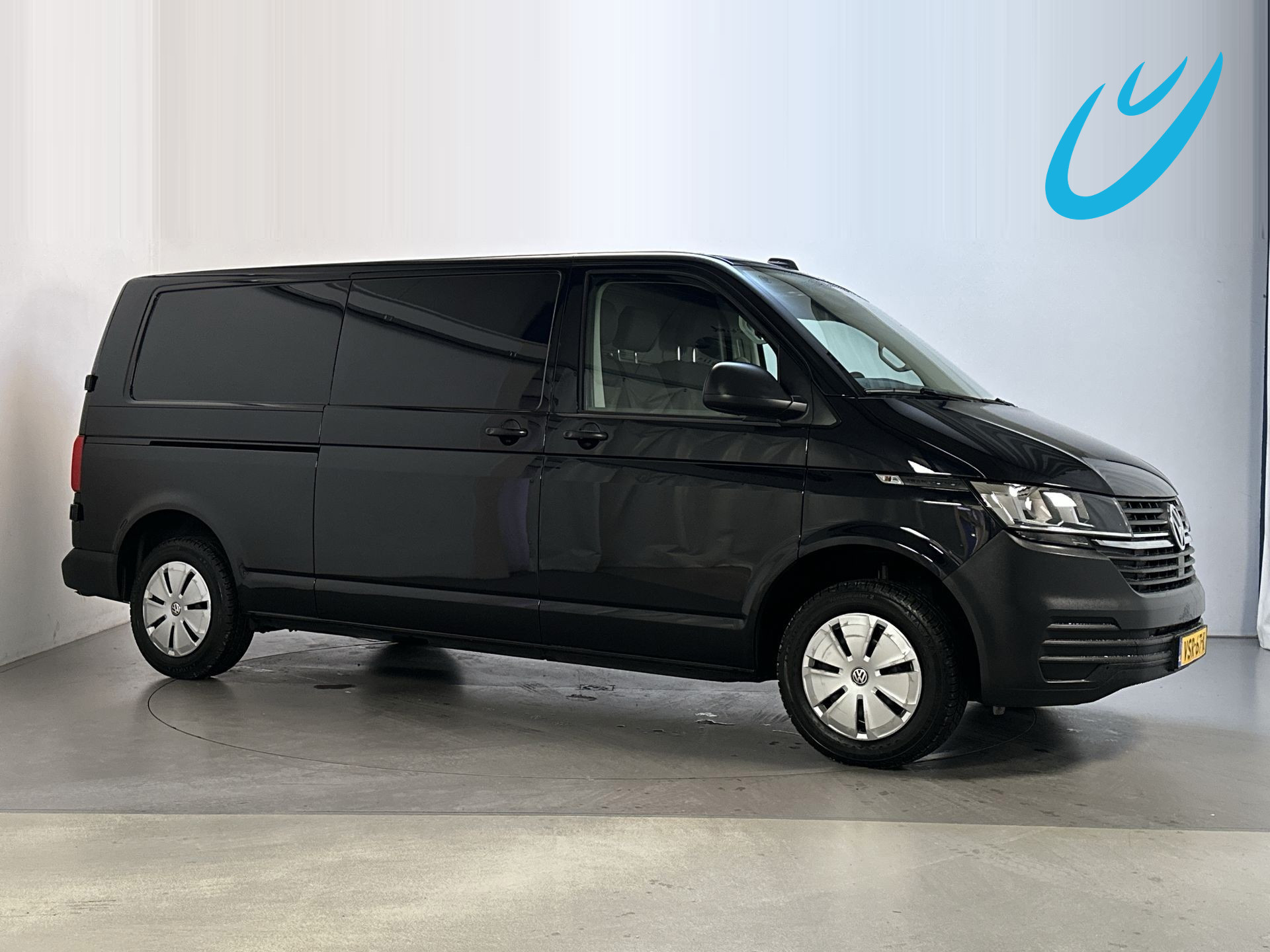 Volkswagen Transporter 2.0 TDI 150pk DSG L2H1 3-zits Navigatie Cruise Control App-Connect Trekhaak 2022 - voorkant