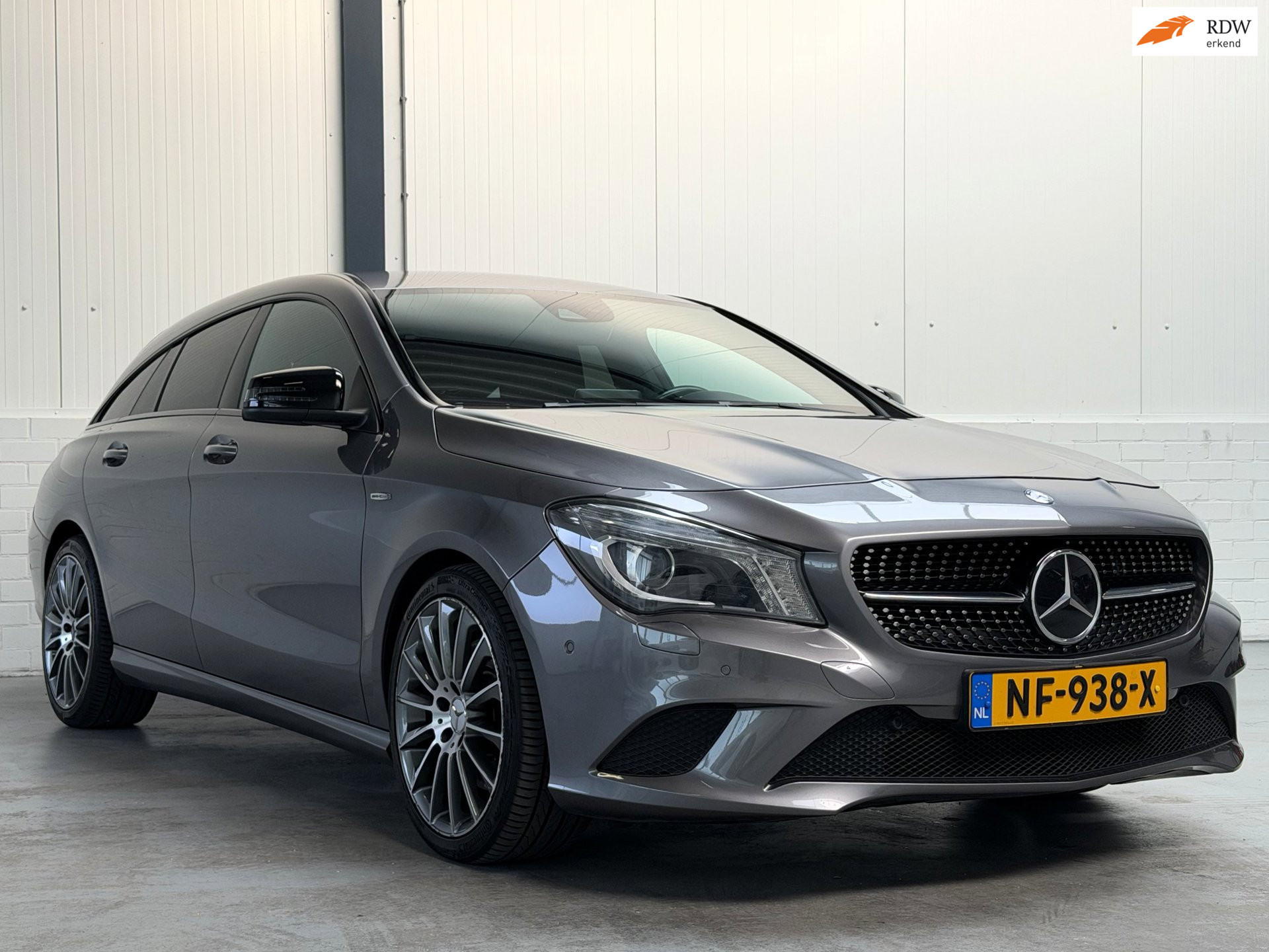 Mercedes-Benz Cla 250 250 OrangeArt Edition 2015 - voorkant