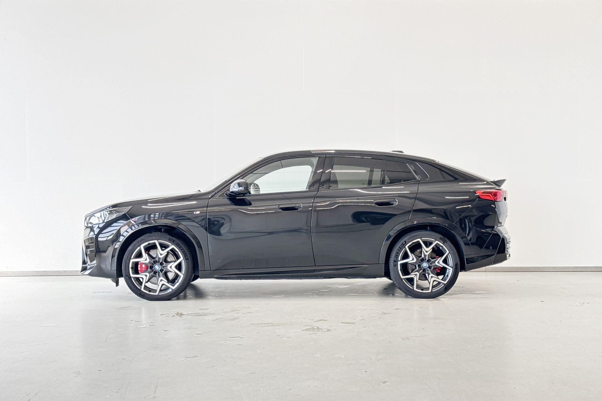 Foto van BMW Ix2 Xdrive30