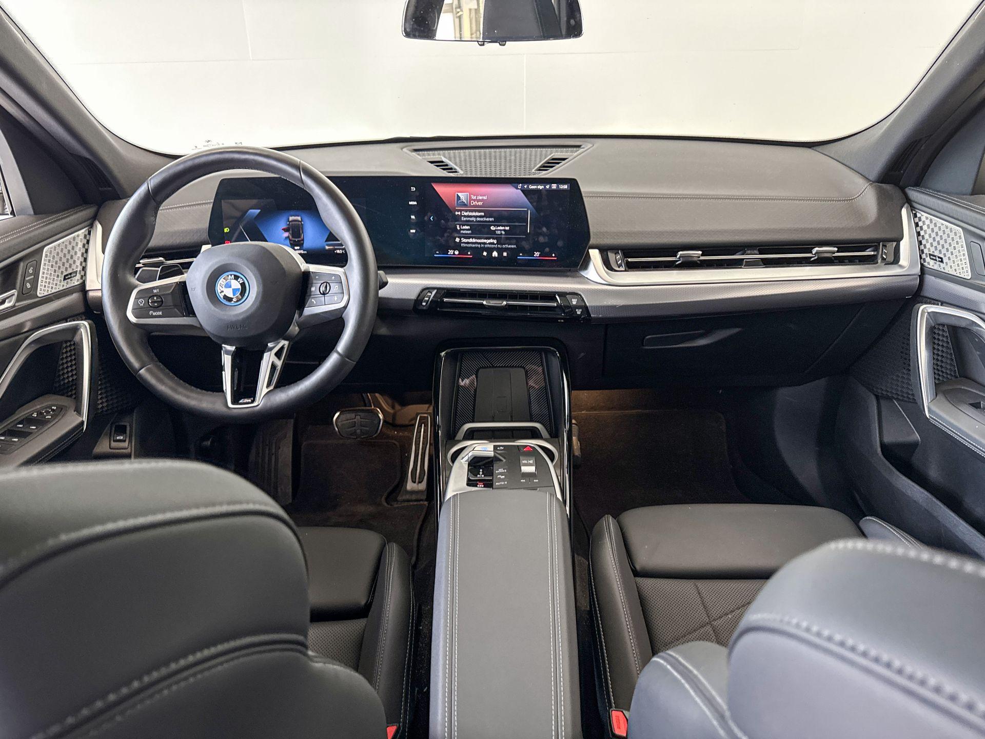 Foto van BMW Ix2 Xdrive30