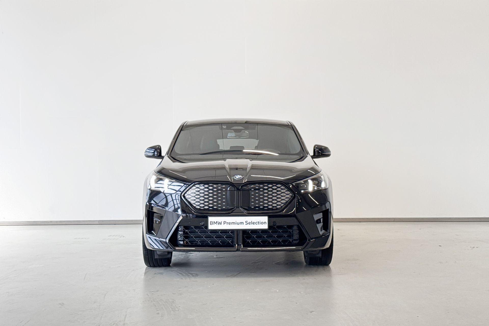 Foto van BMW Ix2 Xdrive30