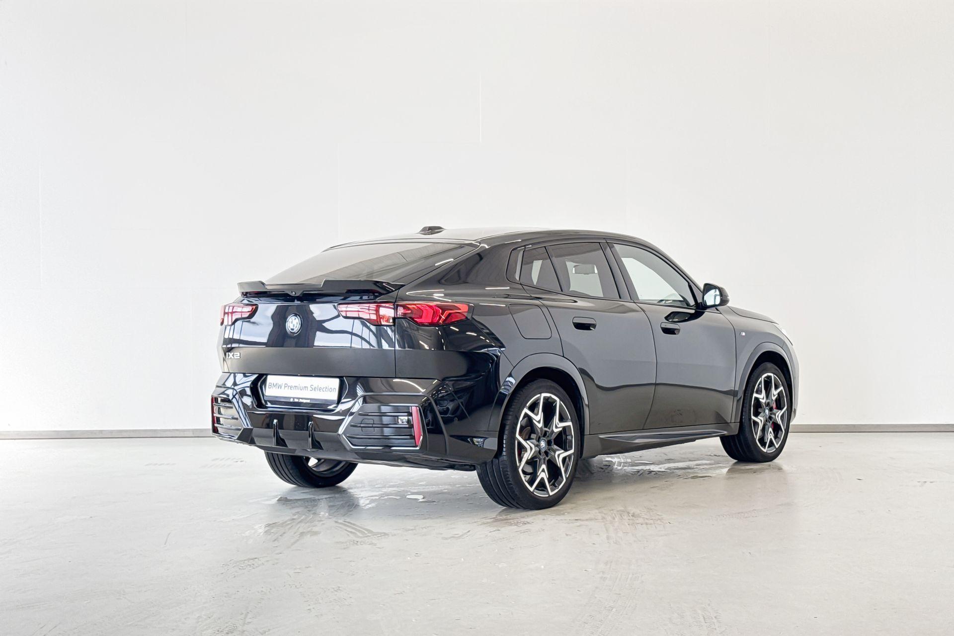Foto van BMW Ix2 Xdrive30