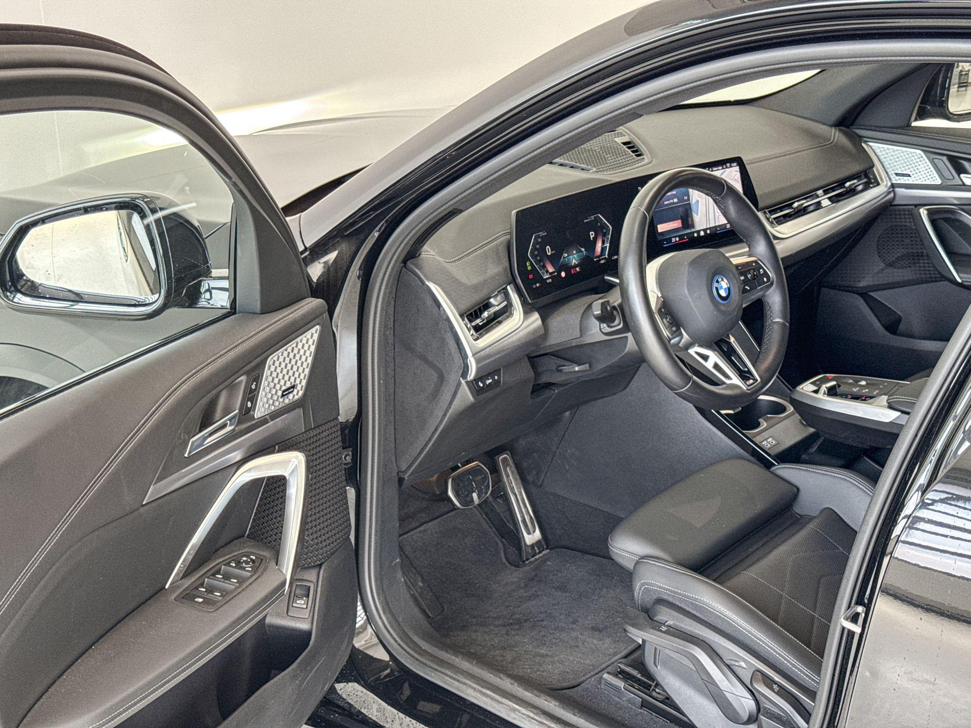 Foto van BMW Ix2 Xdrive30