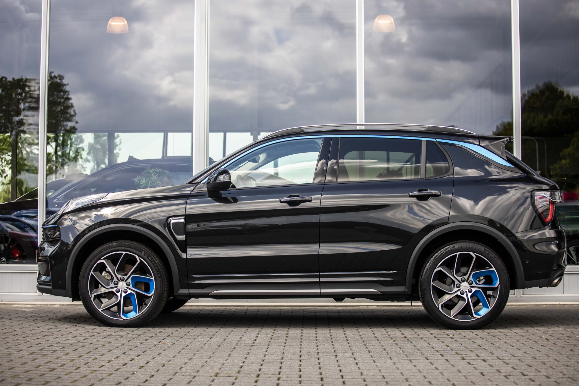 Foto van Lynk&co LYNK & Co 01