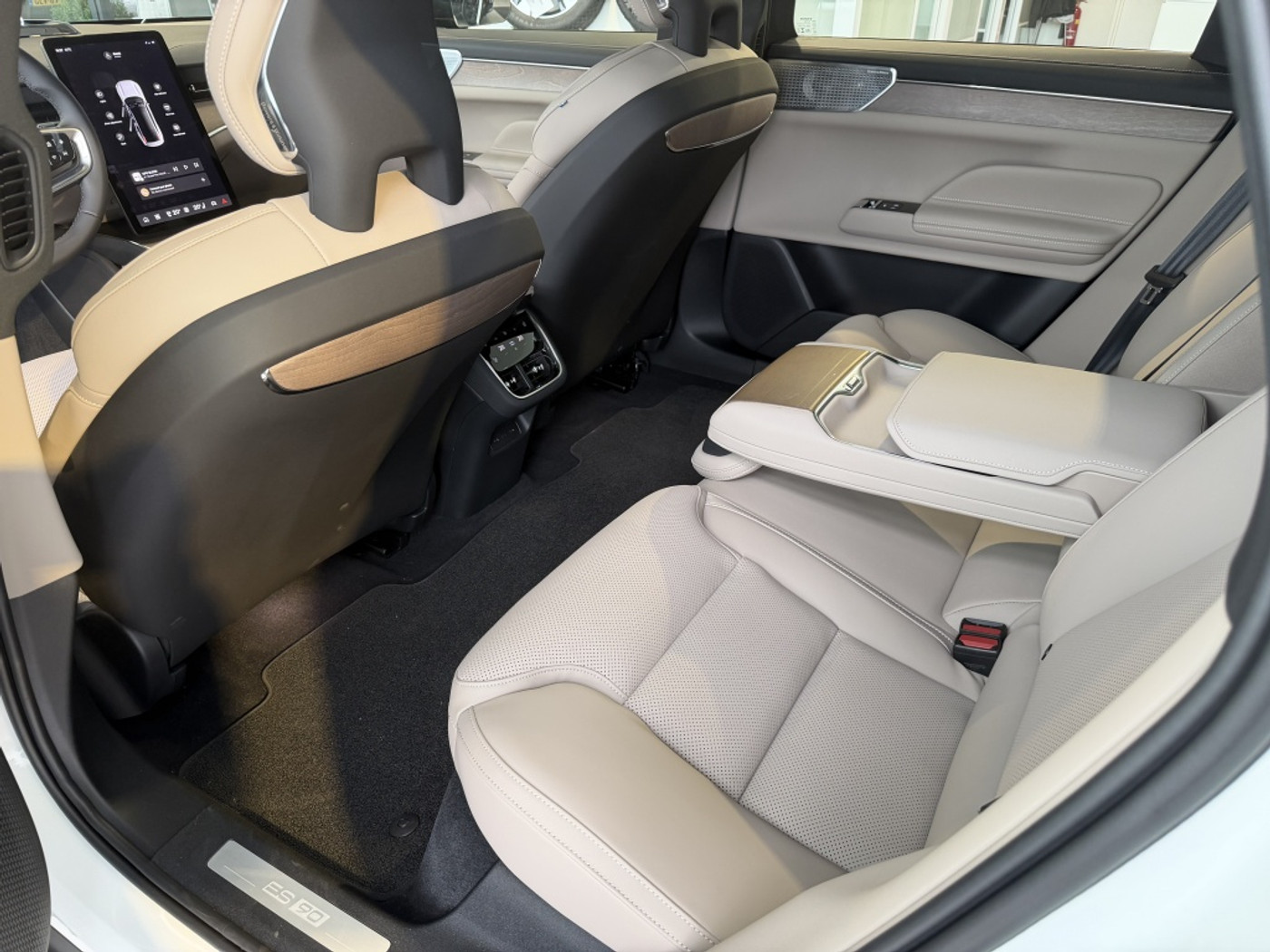 Foto van Volvo Es90