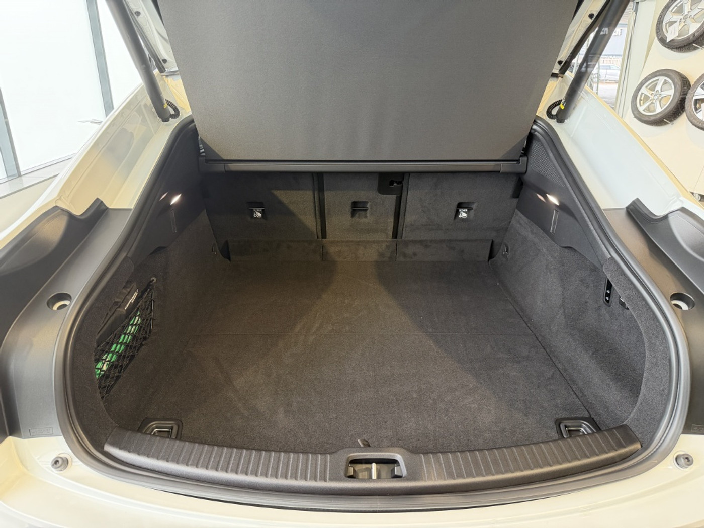 Foto van Volvo Es90
