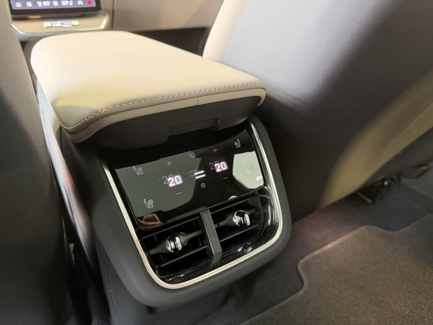 Foto van Volvo Es90