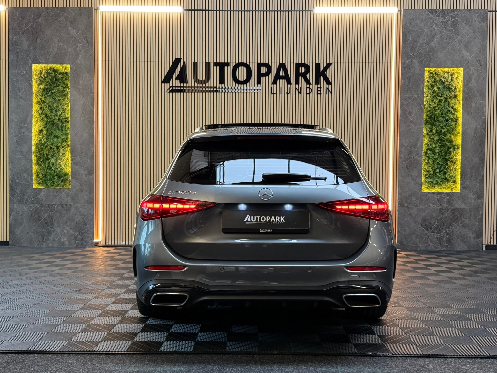 Foto van Mercedes-Benz C 300 E