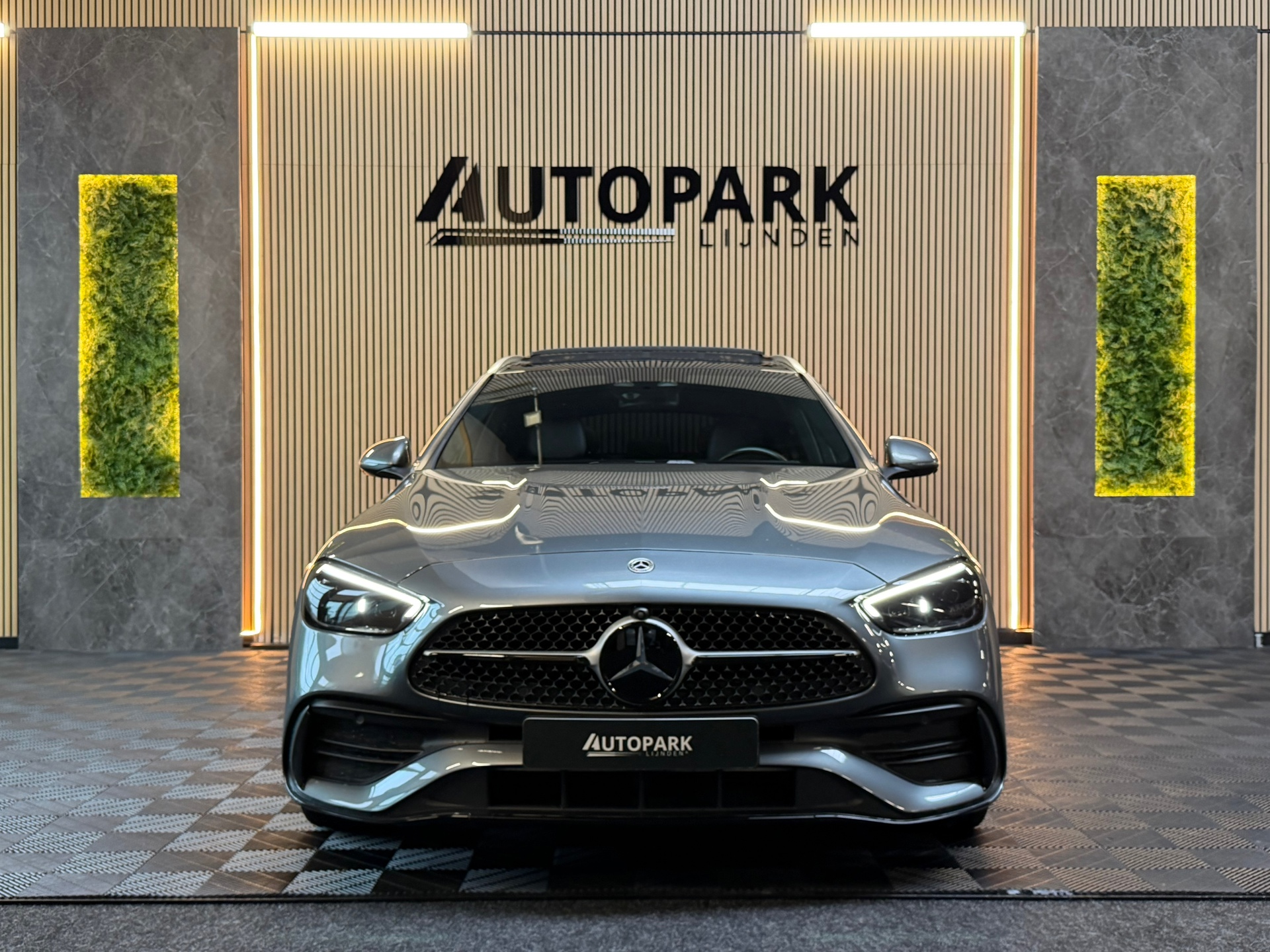 Foto van Mercedes-Benz C 300 E