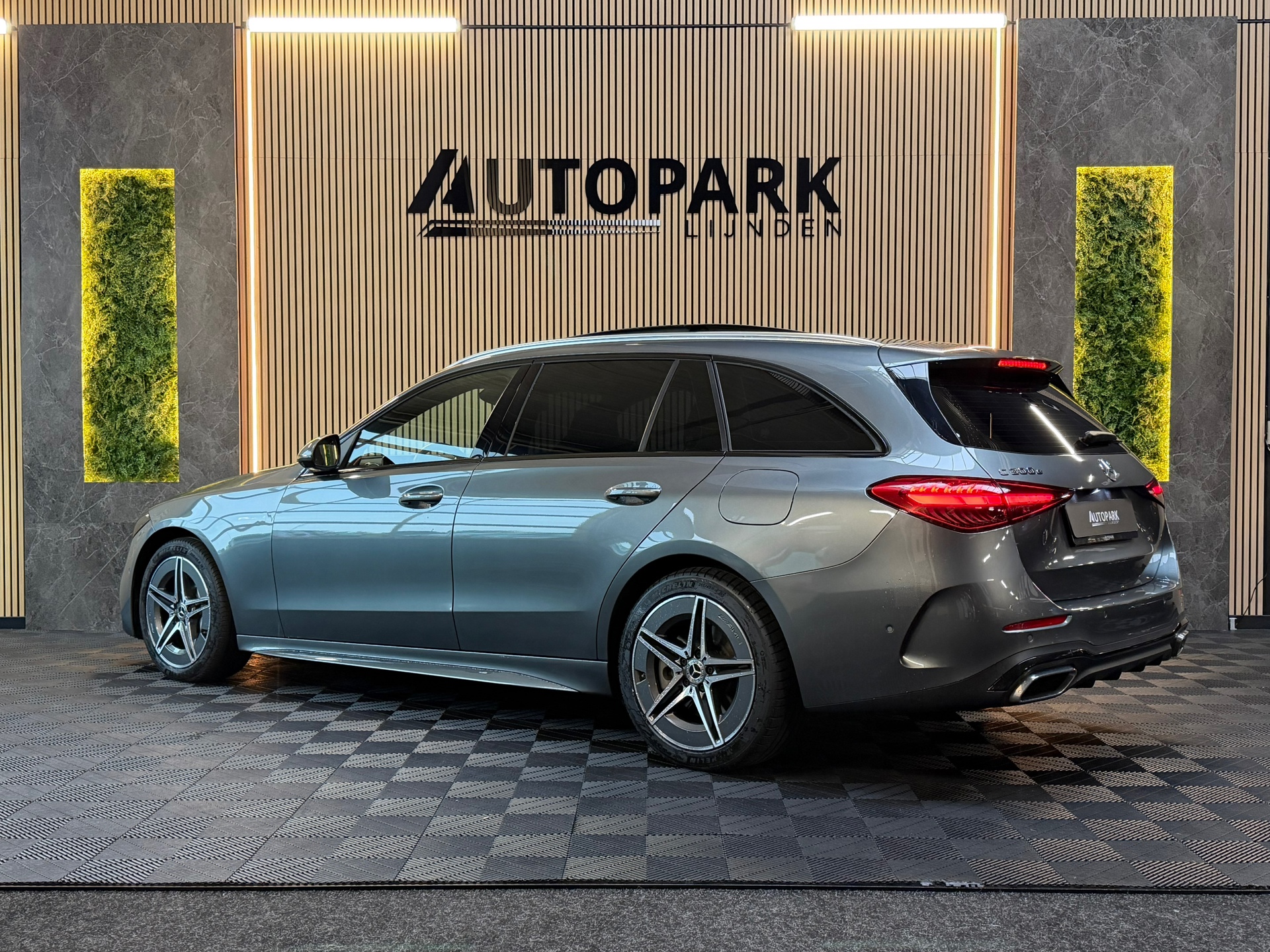 Foto van Mercedes-Benz C 300 E
