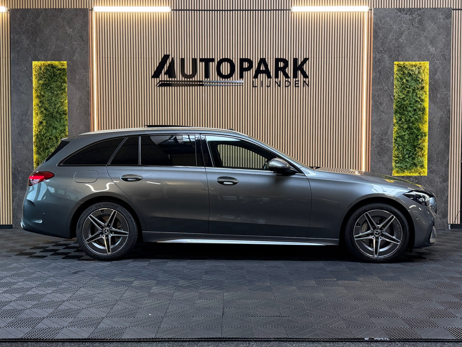 Foto van Mercedes-Benz C 300 E