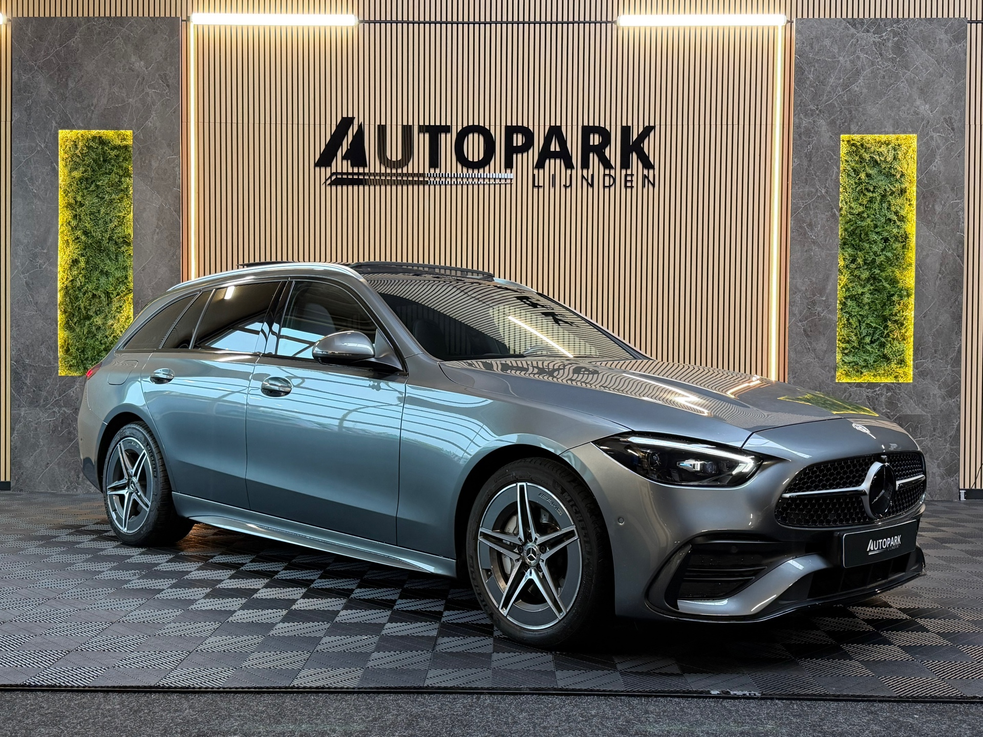 Foto van Mercedes-Benz C 300 E